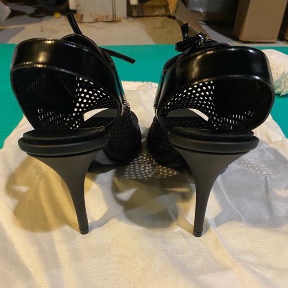 Balenciaga heels in like new condition. Only tried on inside.size 38 = size 8 us - Picture 4 of 7